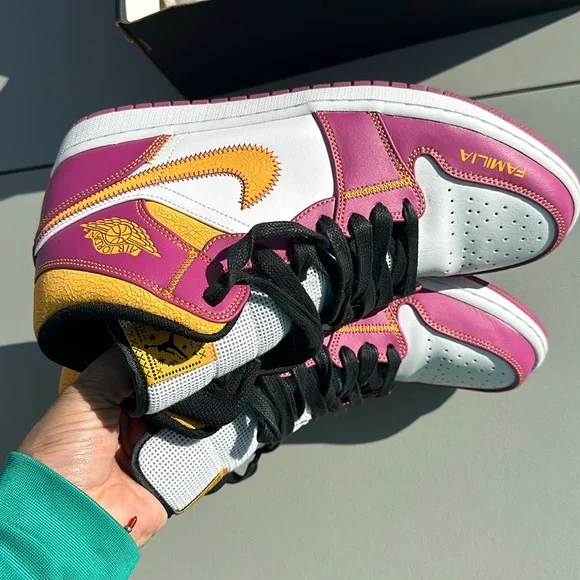 Jordan’s 1 Mid Día De Muertos - Picture 3 of 3